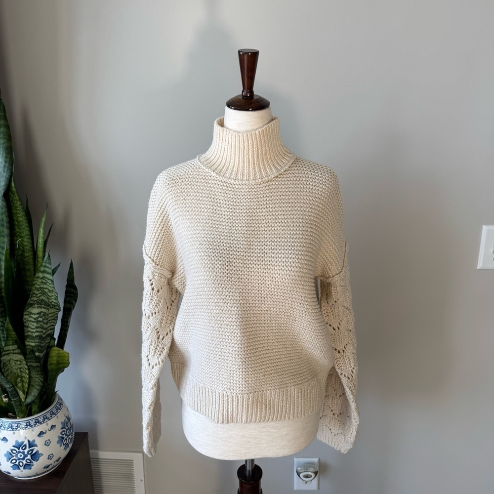 Like new! Universal Thread Cozy Cream Knit Turtleneck Sweater w/ Balloon Sleeves - Picture 4 of 7